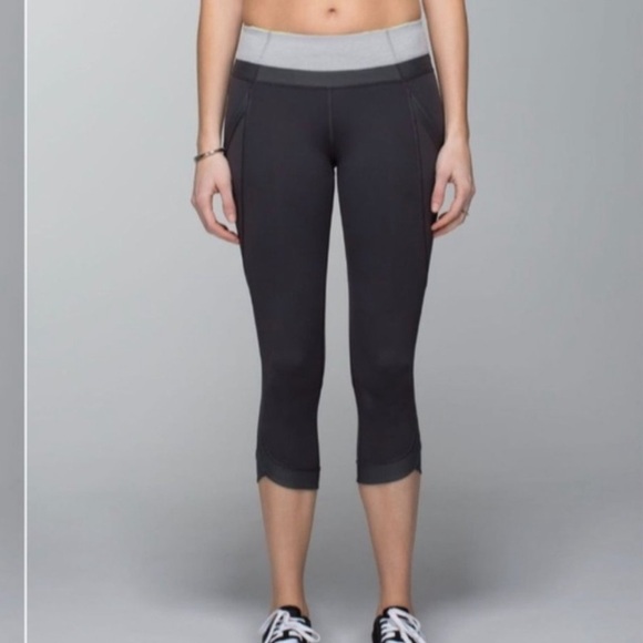Lululemon Chase Me Crop II Soot / Heathered Medium Grey Size 4 - Picture 2 of 13